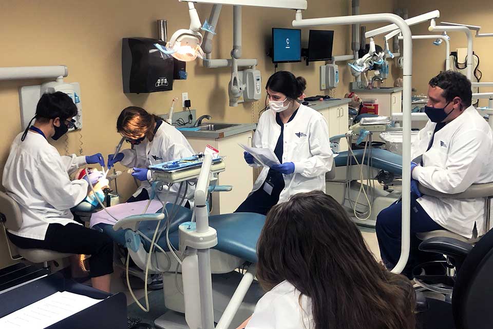 4-important-steps-to-become-a-dental-assistant-professional